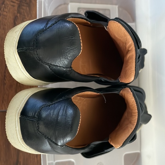 Leather shoes with bow tires the front - Picture 3 of 3